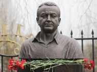 В Смоленске установлен монумент почетному гражданину города Александру Степанову