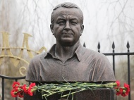 В Смоленске установлен монумент почетному гражданину города Александру Степанову В Смоленске установлен монумент почетному гражданину города Александру Степанову
