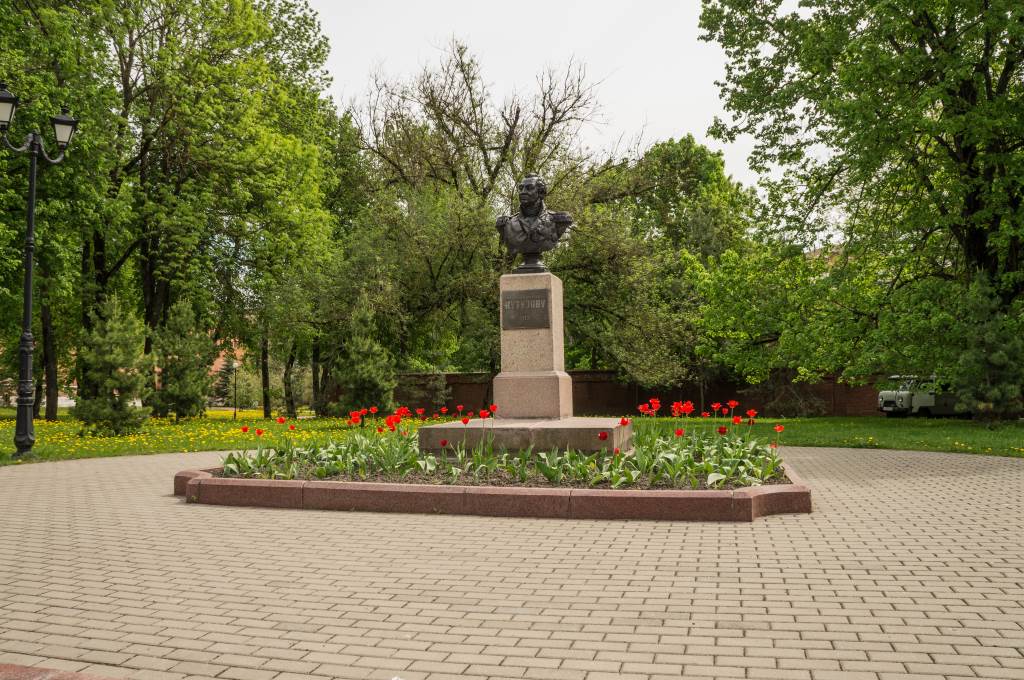 Бюст Кутузова М.И., ул. Дзержинского, г. Смоленск