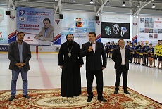 В Смоленске стартовал хоккейный турнир-мемориал памяти Александра Степанова